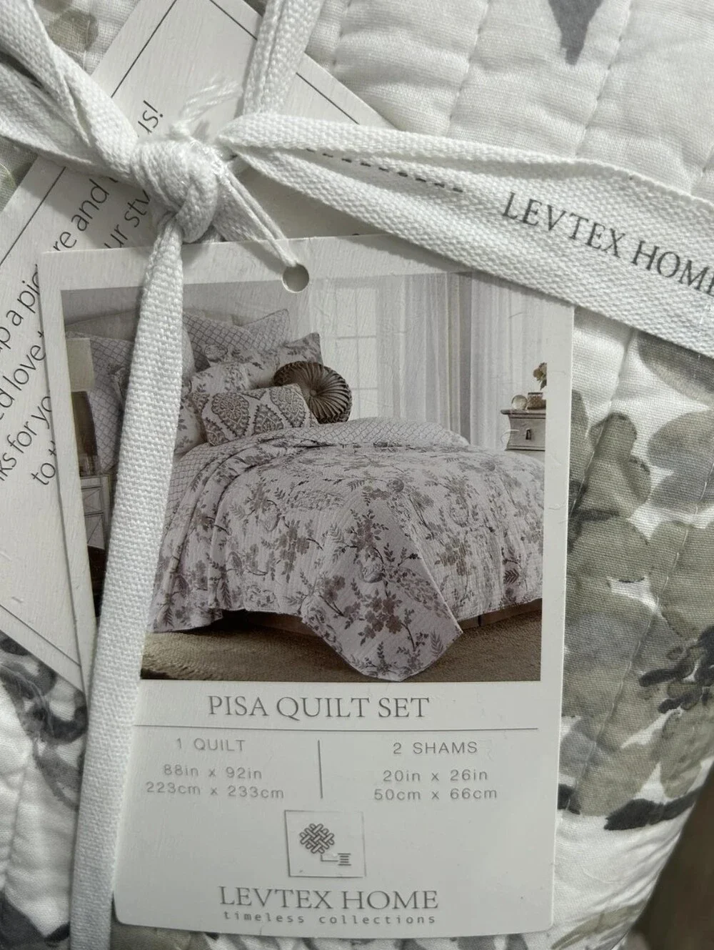 Levtex Home Pisa Reversible Full/Queen Quilt Set (88x92in) with 2 Pillow Shams